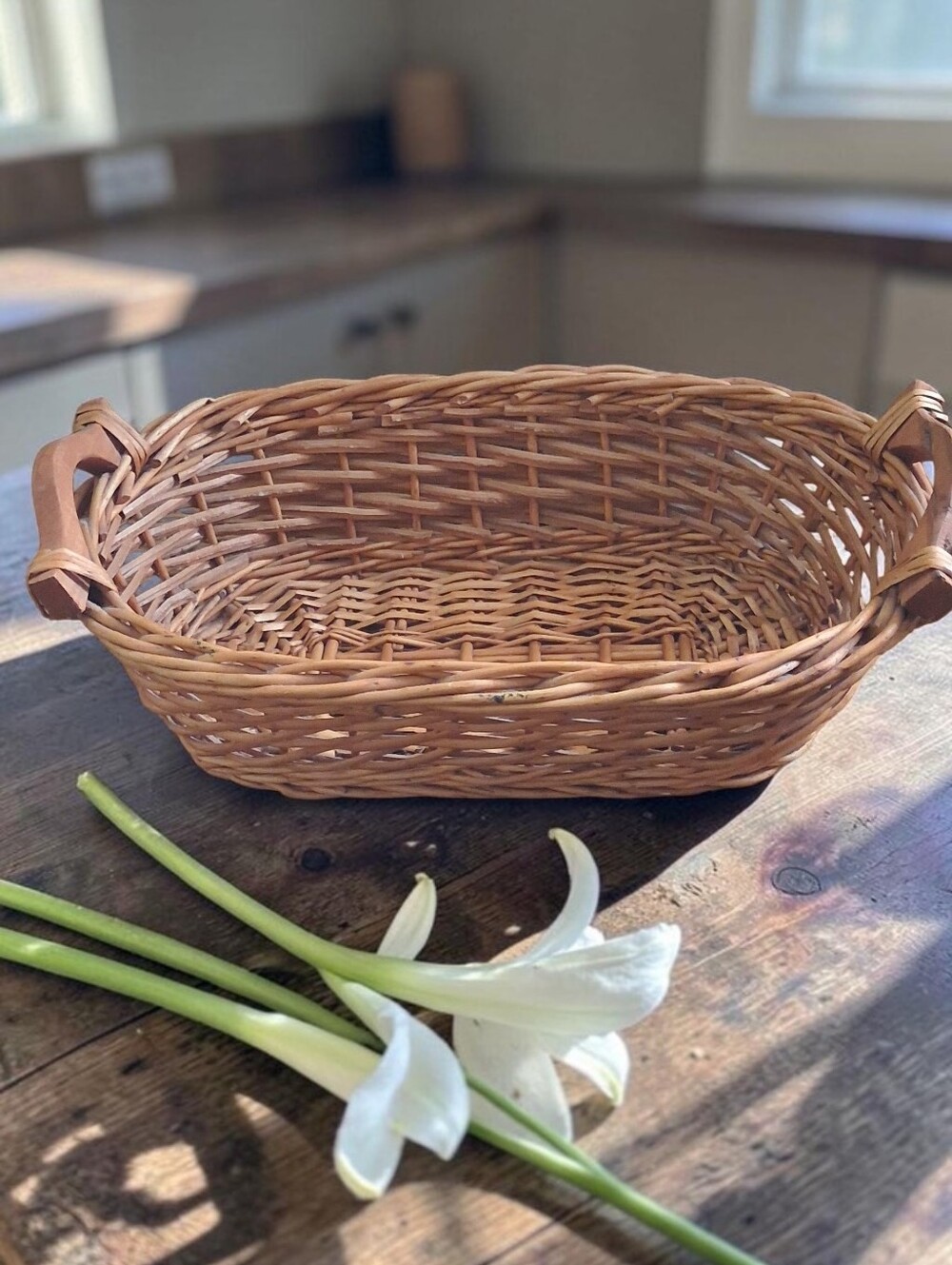 Vtg Woven Wicker Basket Natural Brown Wooden Handles Farmhouse Storage Rustic